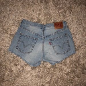 Levi cutoff 501 denim shorts
